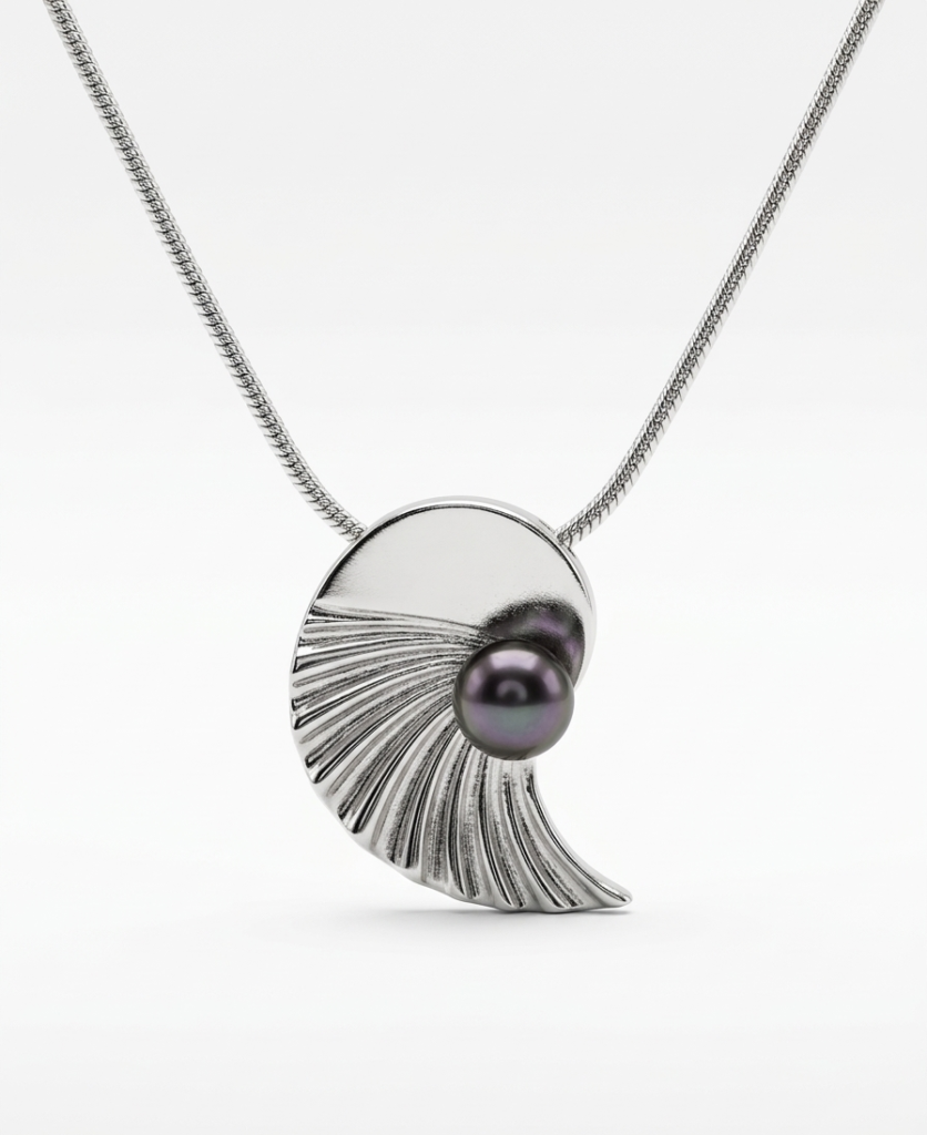 Ocean-Inspired Silver Pendant – Dark Round Pearl on Ribbed Shell Design
